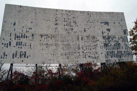 Douglas Auto Theatre - Screen Close-Up (newer photo)